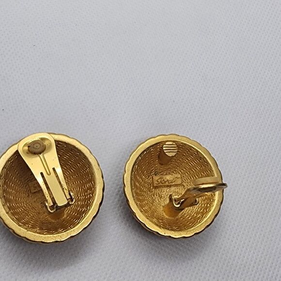 Vintage Foree Black & Gold Clip-On Earrings - Picture 4 of 5